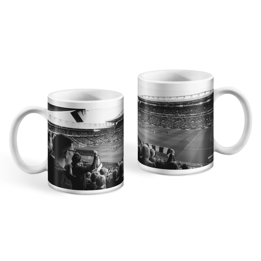 Liverpool-Anfield-Stadion-Tasse